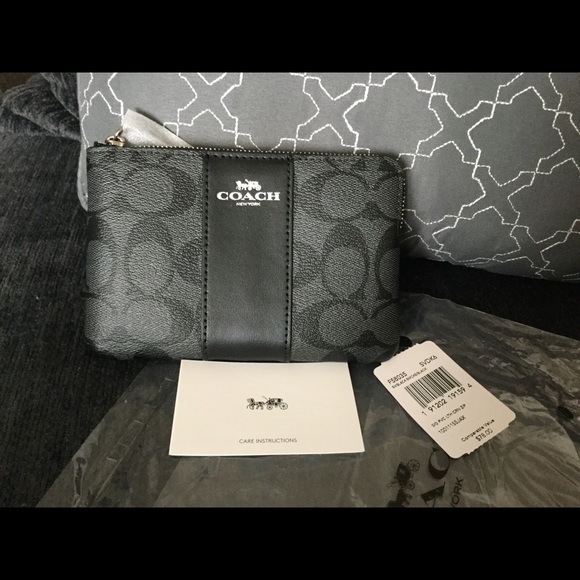 Corner Zip Wristlet in Signature Canvas